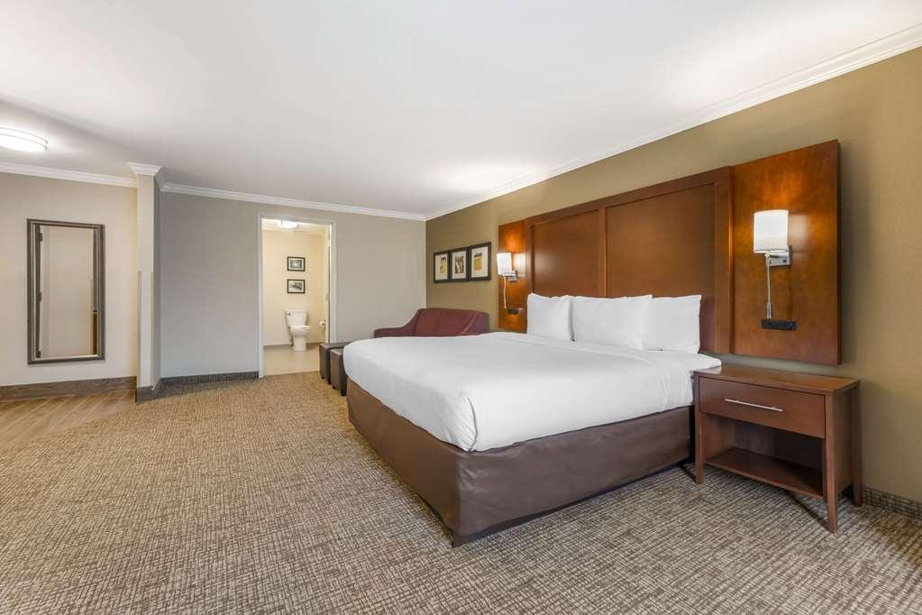 Comfort Suites Elizabethtown Room photo