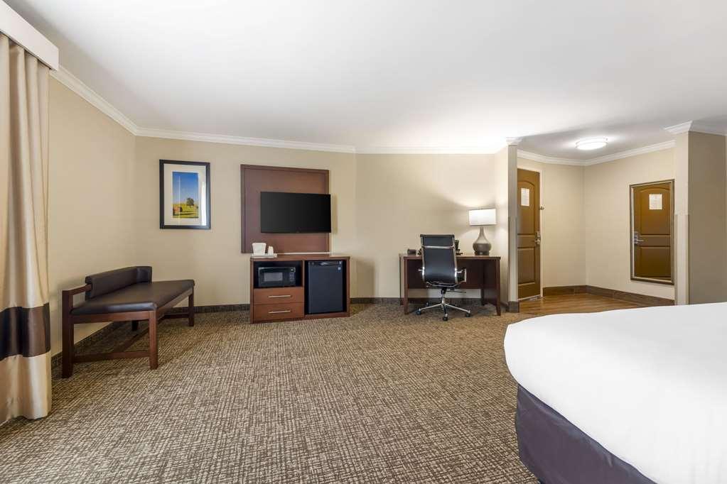 Comfort Suites Elizabethtown Room photo